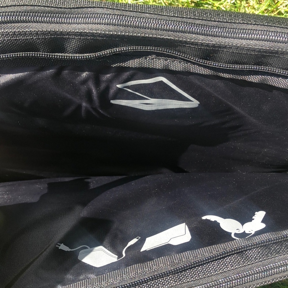 Targus Black Laptop Messenger Briefcase Shoulder Bag - Picture 5 of 8
